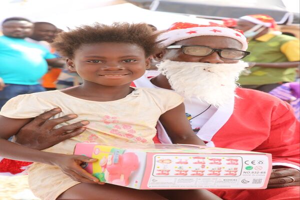 image de Don de cadeaux aux enfants des femmes rurales (Noël pour Tous)