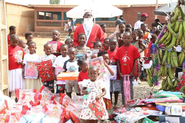 image de Don de cadeaux aux enfants des femmes rurales (Noël pour Tous)
